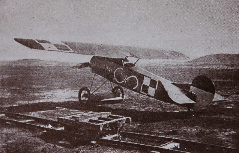 Fokker E.V Stefana Steca z 7 Eskadry wiosną 1919 r. Typowe dla Lwowa malowanie szachownicy tylko na kadłubie, na ogonie biało-czerwone pasy